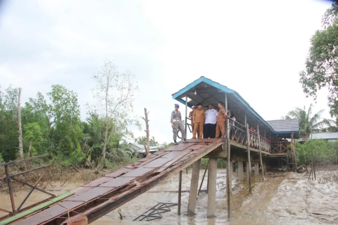 Bupati Anwar Sadat Tinjau Dermaga Apung Ambruk di Tanjung Senjulang, Perbaikan Segera Dilakukan