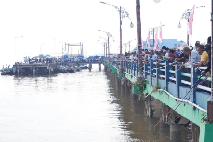 Ratusan Pemancing Ikuti Lomba Mancing di WFC Kuala Tungkal, Bupati Anwar Sadat: Kebersamaan Lebih Utama