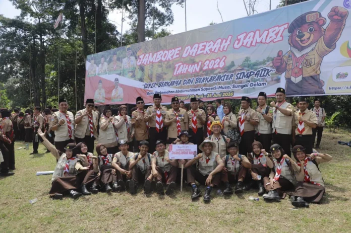 Bupati Anwar Sadat Beri Semangat 48 Pramuka Tanjab Barat di Jambore Daerah Jambi 2026